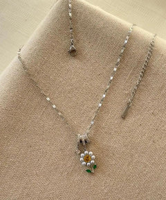 Stainless Steel Yellow Stone Pearl Daisy Silver Necklace